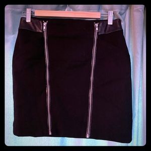 Short mod black skirt